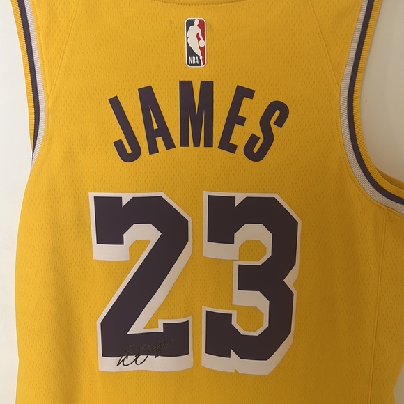 LeBron James (23) Lakers jersey - Picture 3 of 4